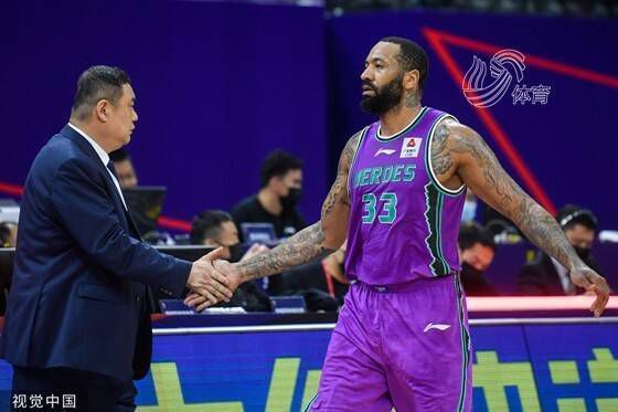 第90+1分钟，福登再次突施冷箭可惜这次是中柱弹出。